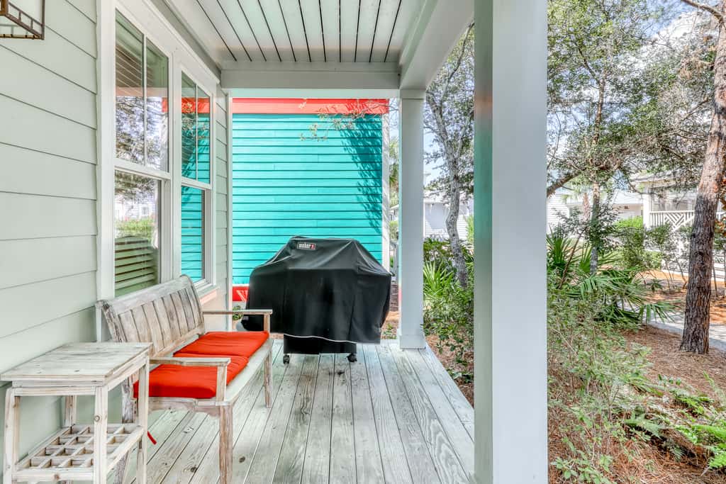 Gorgeous coastal home with shared pool - walk to beach, dining & shopping