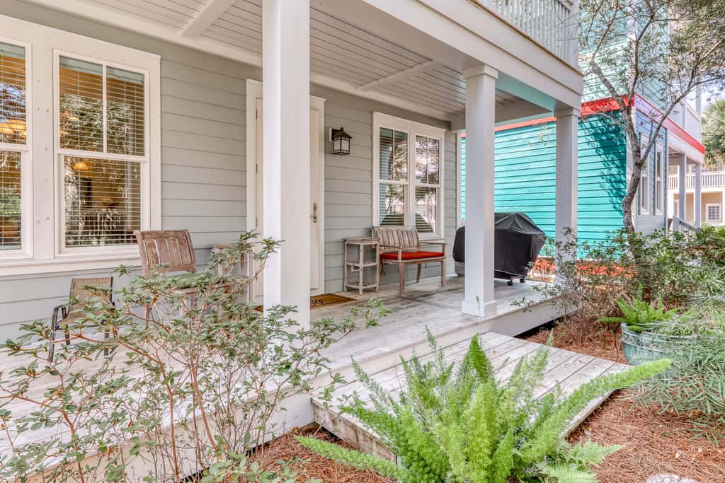 Gorgeous coastal home with shared pool - walk to beach, dining & shopping