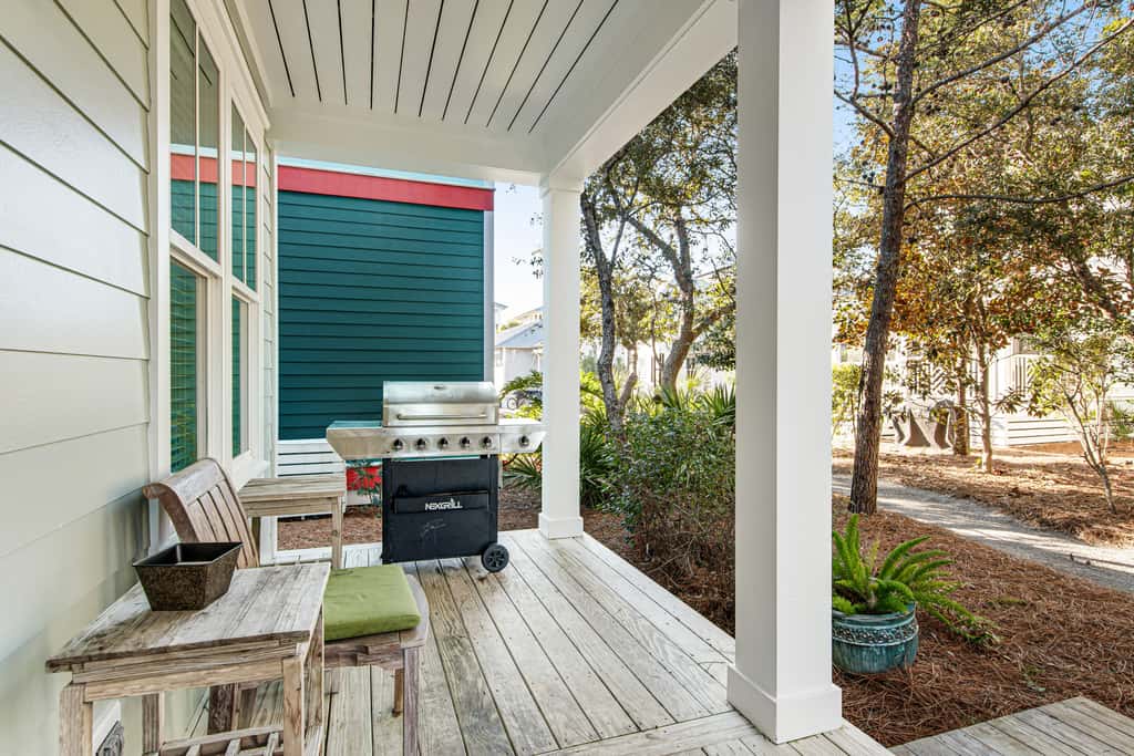 Gorgeous coastal home with shared pool - walk to beach, dining & shopping