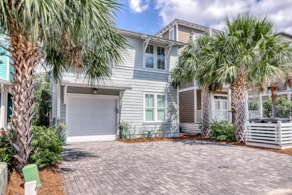 Gorgeous coastal home with shared pool - walk to beach, dining & shopping