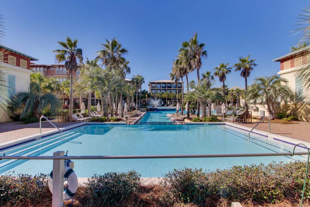 Gorgeous coastal home with shared pool - walk to beach, dining & shopping