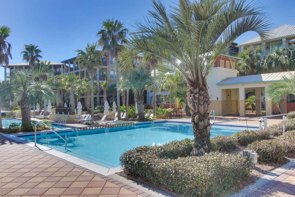 Gorgeous coastal home with shared pool - walk to beach, dining & shopping