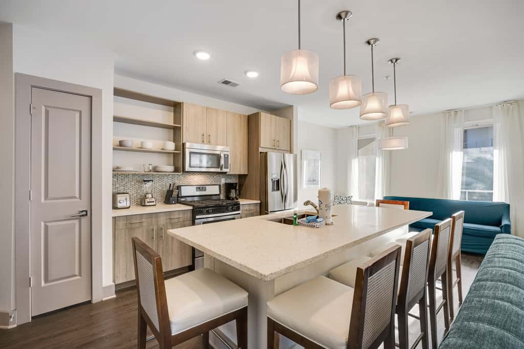 Third-floor luxury condo near beach with resort pool, gym & EV chargers