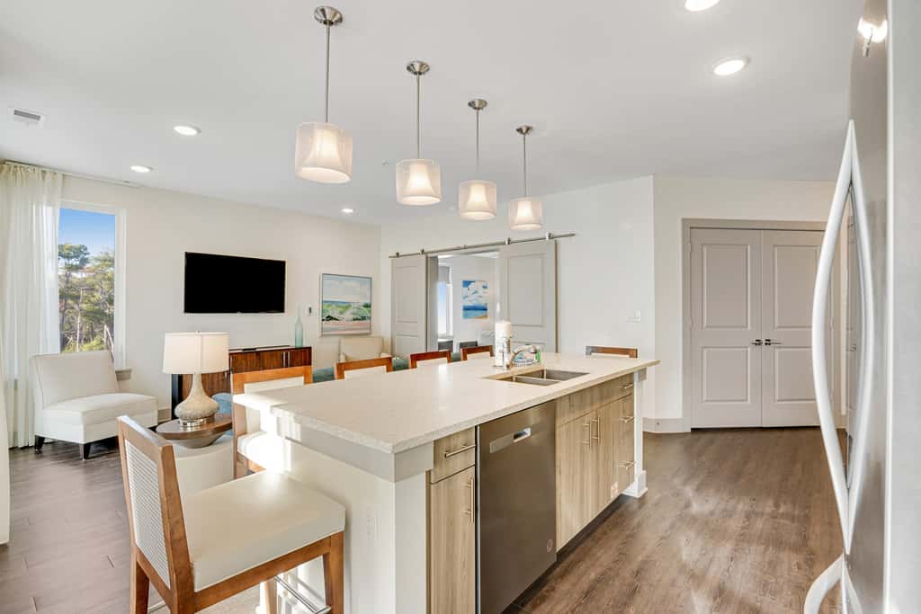 Third-floor luxury condo near beach with resort pool, gym & EV chargers