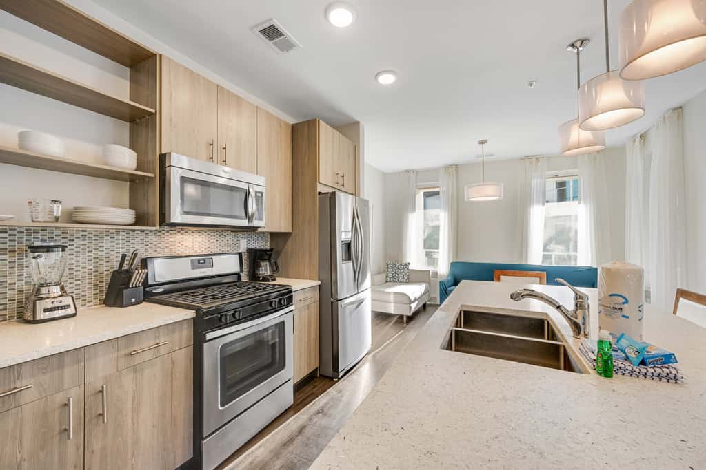 Third-floor luxury condo near beach with resort pool, gym & EV chargers