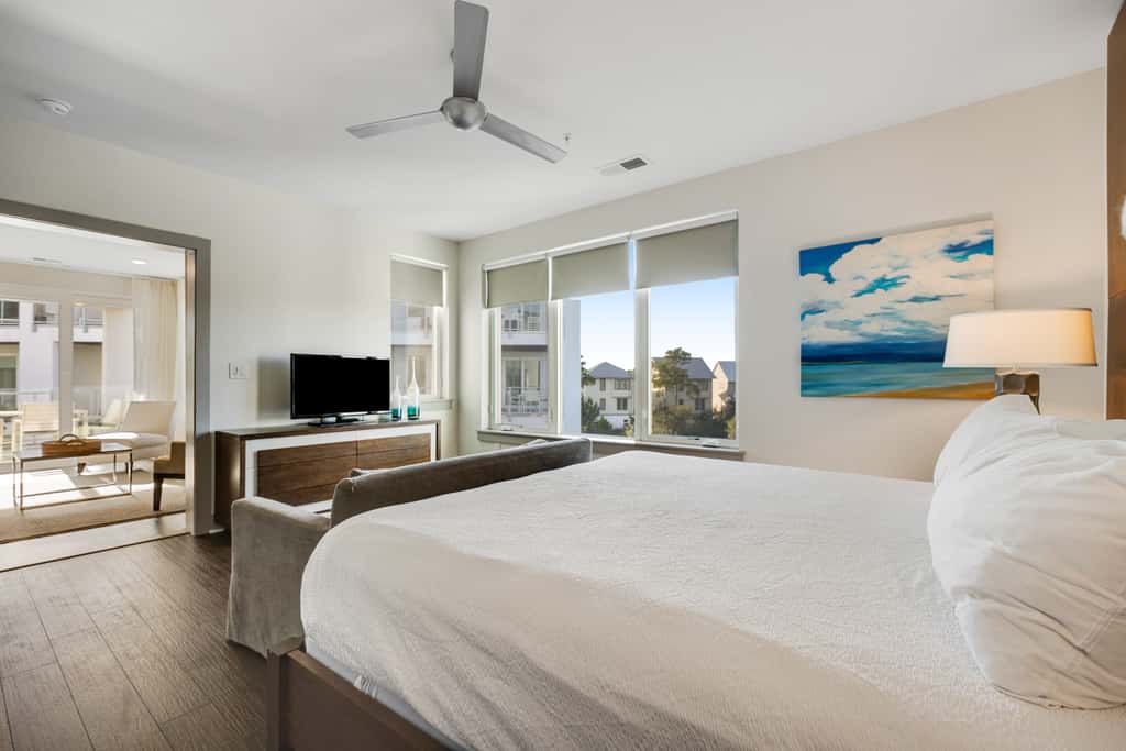Third-floor luxury condo near beach with resort pool, gym & EV chargers