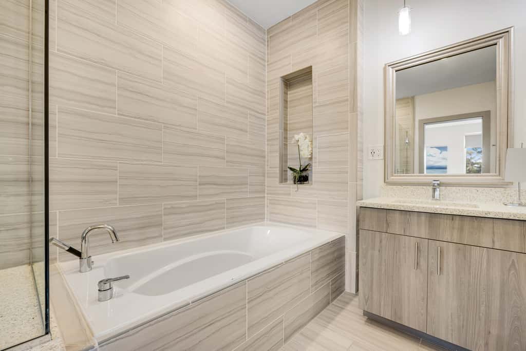 Third-floor luxury condo near beach with resort pool, gym & EV chargers