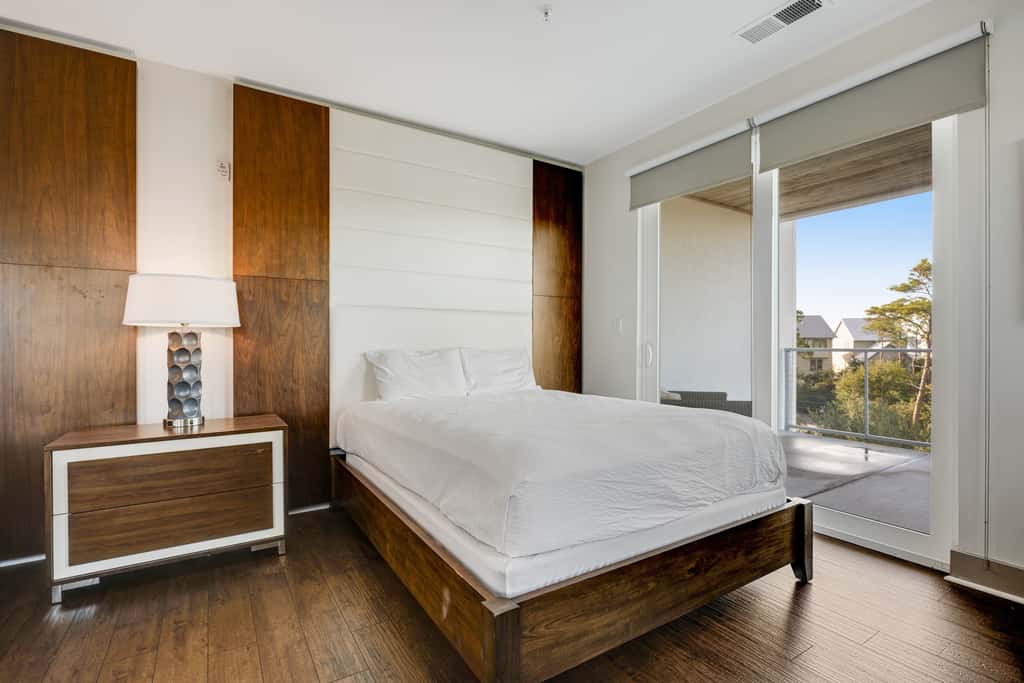 Third-floor luxury condo near beach with resort pool, gym & EV chargers