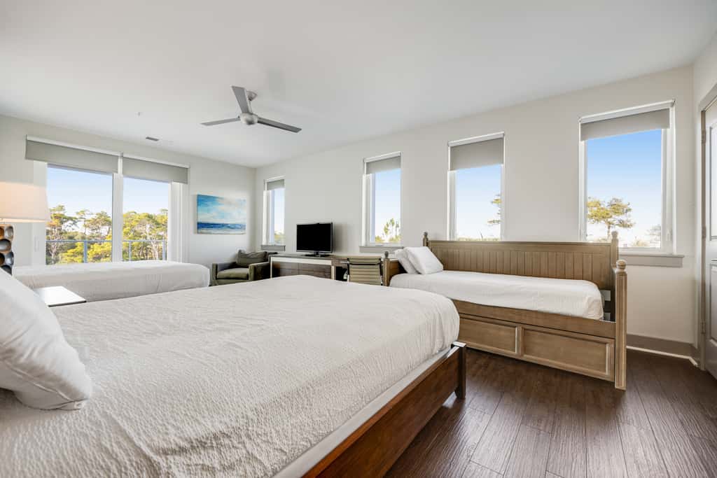 Third-floor luxury condo near beach with resort pool, gym & EV chargers