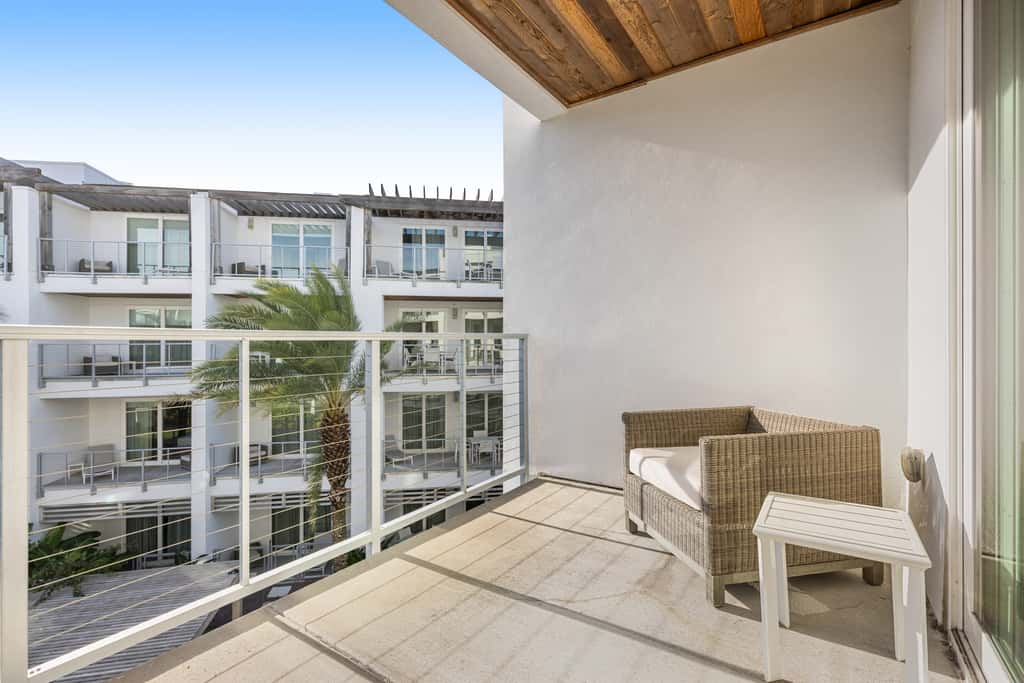 Third-floor luxury condo near beach with resort pool, gym & EV chargers