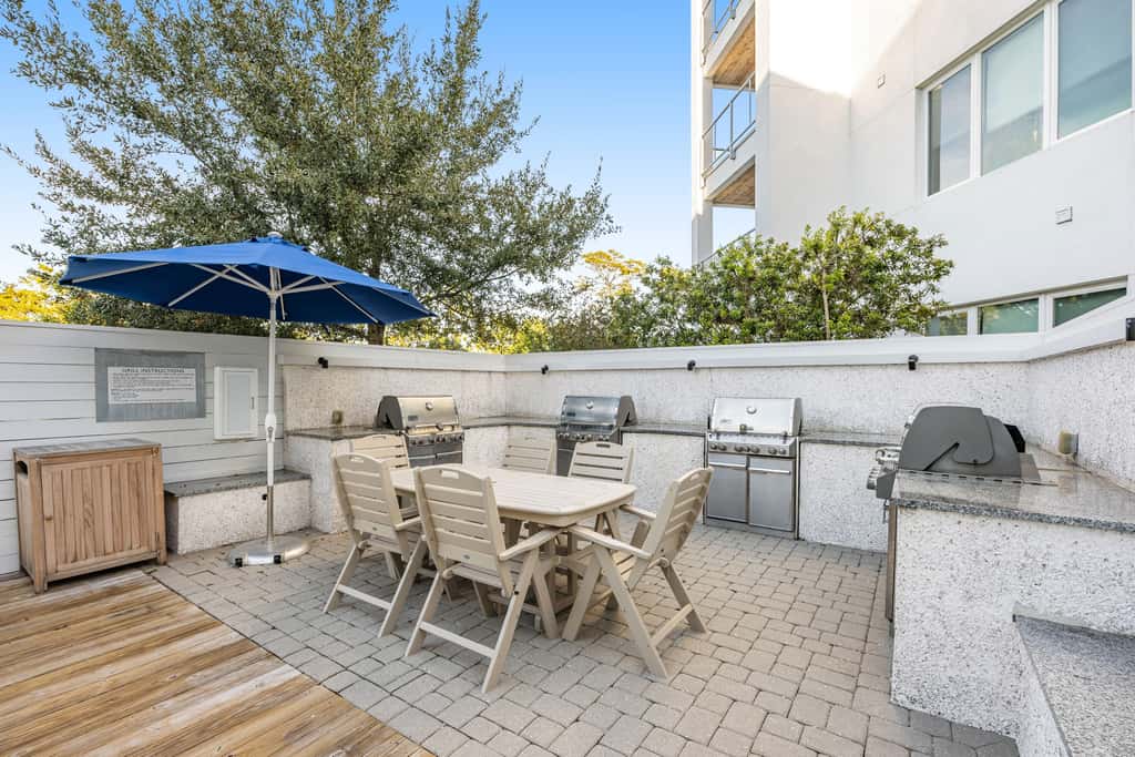 Third-floor luxury condo near beach with resort pool, gym & EV chargers