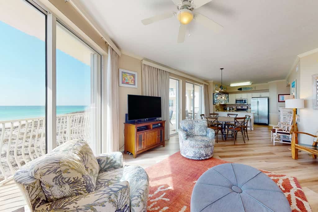 Gulf-front 3-bedroom condo with bonus bunk room & pickleball