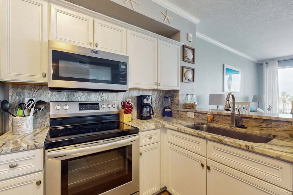 Attractive home with spacious balcony, pool view & pickleball - near beach