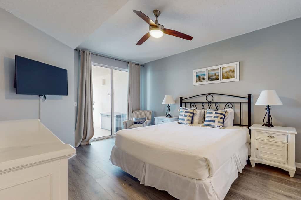 Attractive home with spacious balcony, pool view & pickleball - near beach