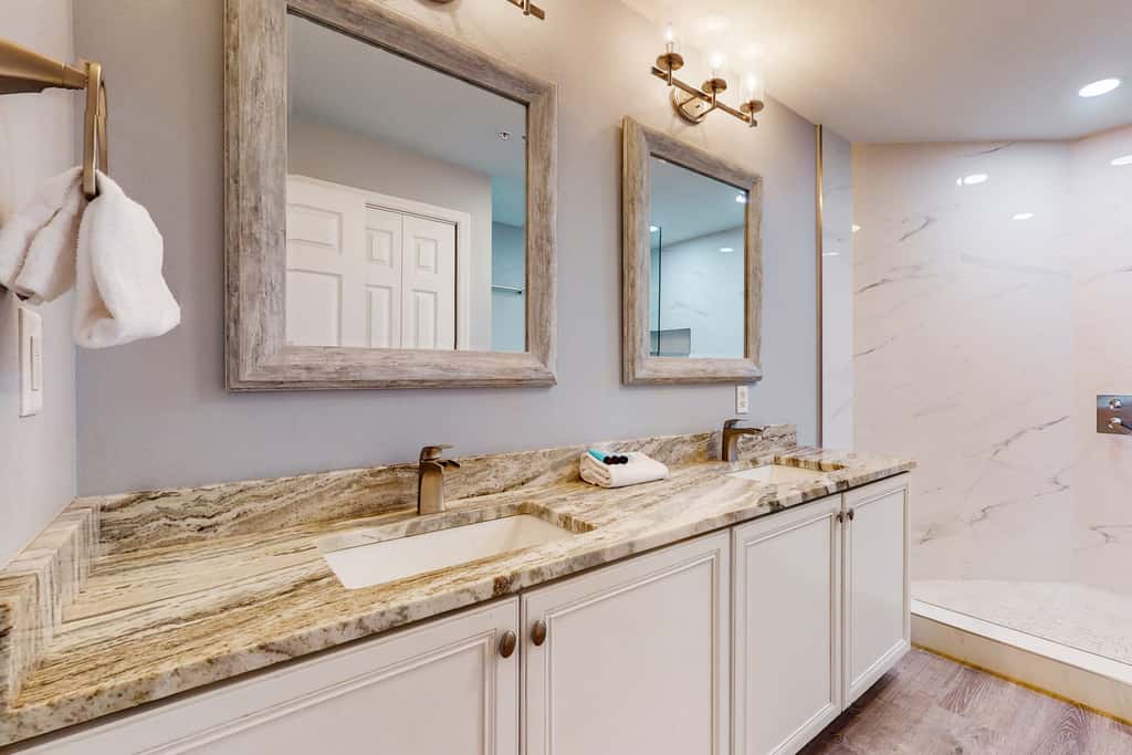 Attractive home with spacious balcony, pool view & pickleball - near beach