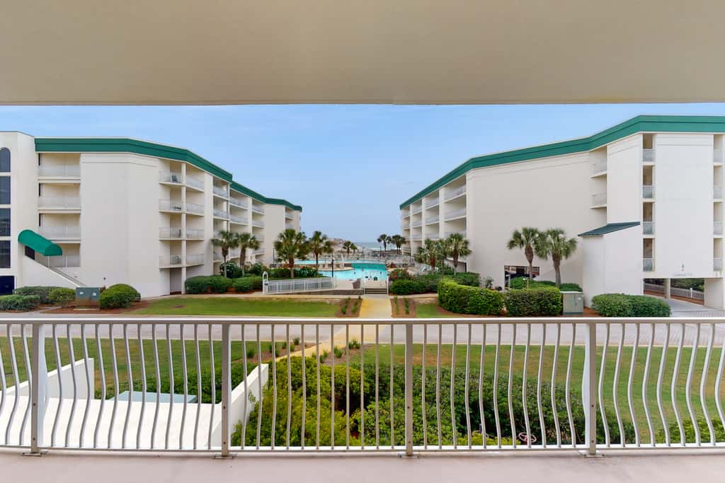 Attractive home with spacious balcony, pool view & pickleball - near beach