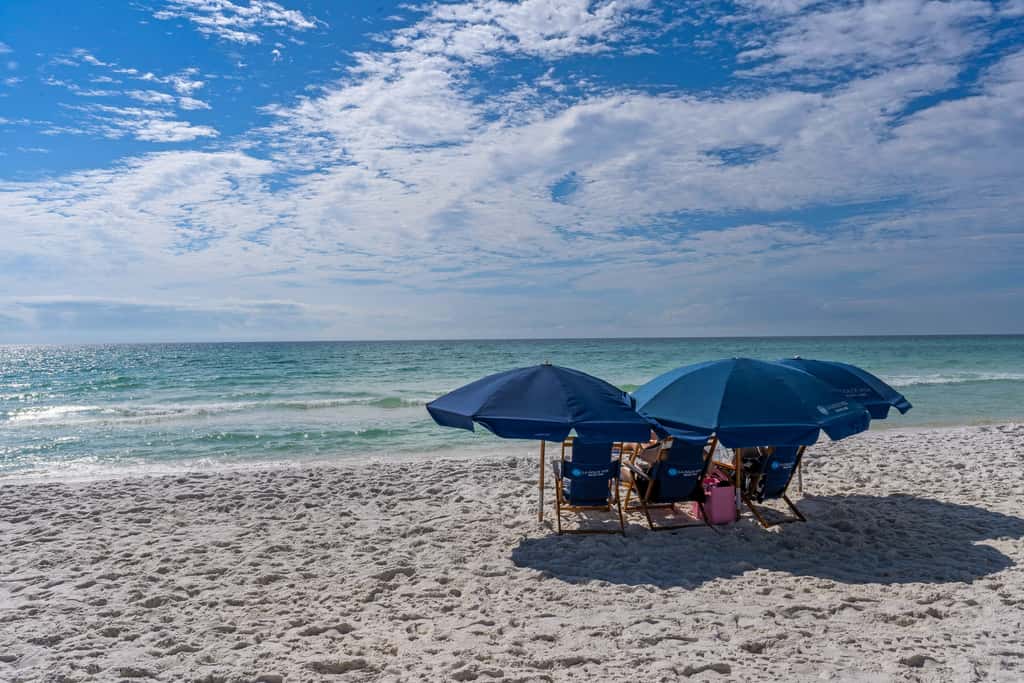 Attractive home with spacious balcony, pool view & pickleball - near beach