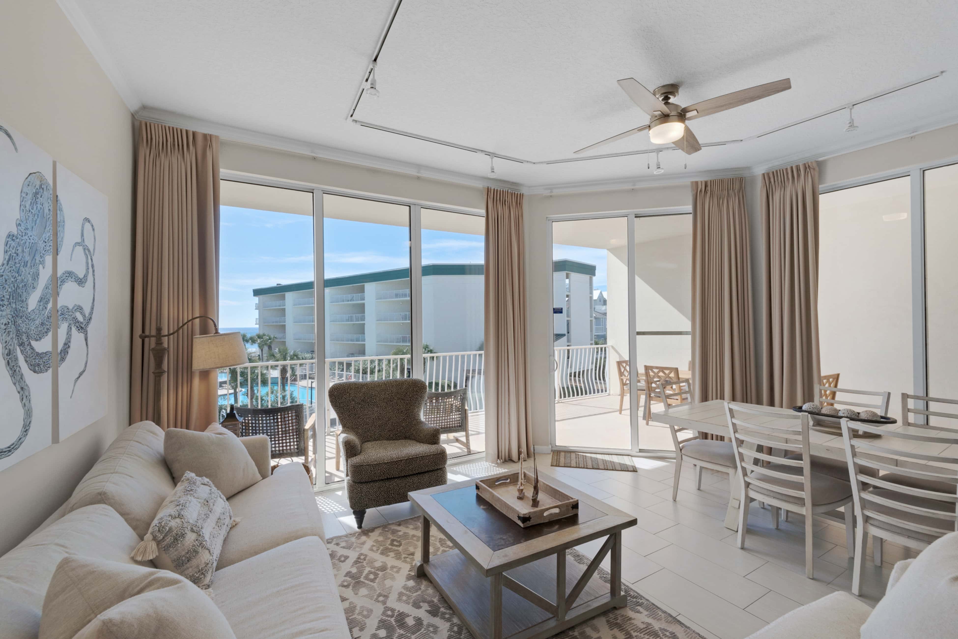 Bright Gulf-view condo with balcony, pool, seasonal beach service & pickleball