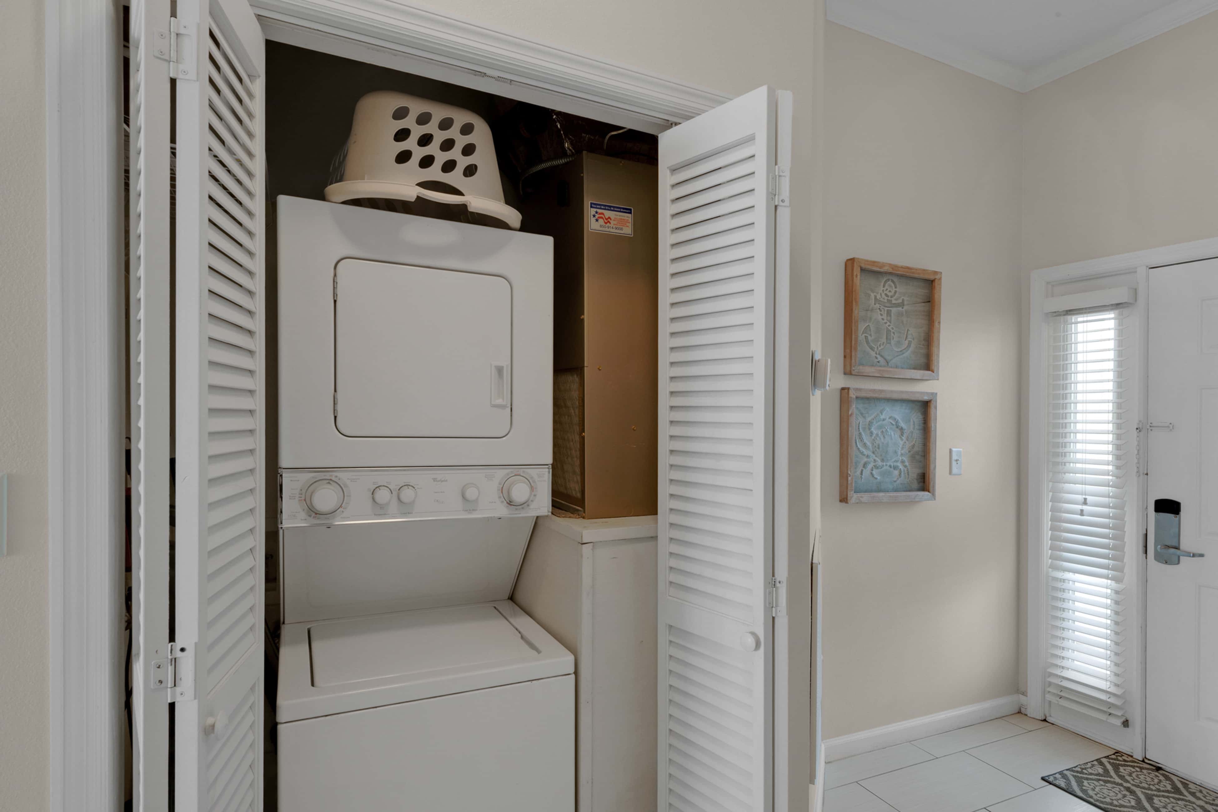 Bright Gulf-view condo with balcony, pool, seasonal beach service & pickleball
