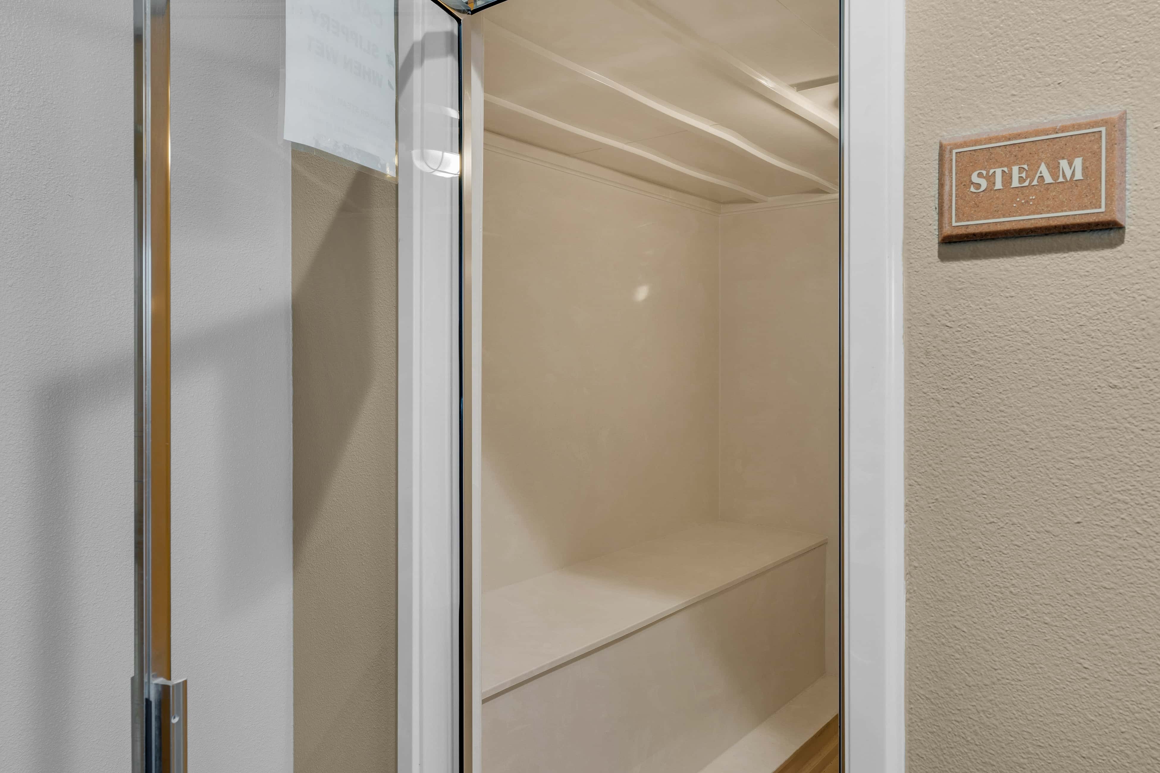Bright Gulf-view condo with balcony, pool, seasonal beach service & pickleball