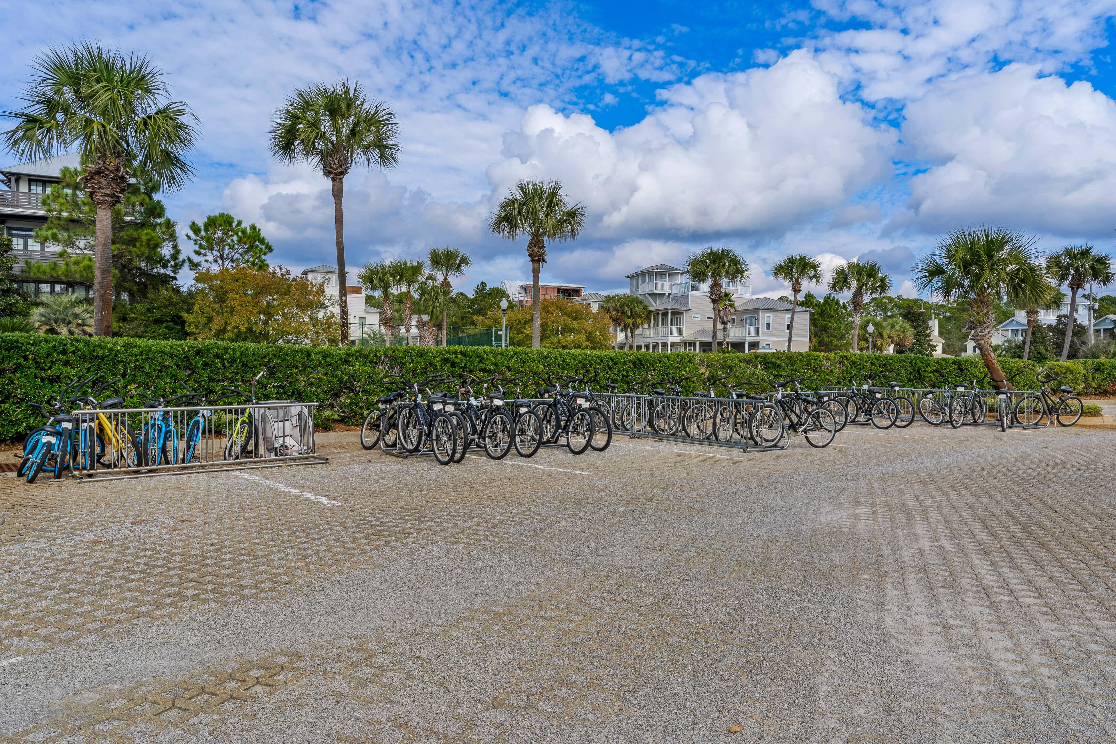 Bright Gulf-view condo with balcony, pool, seasonal beach service & pickleball
