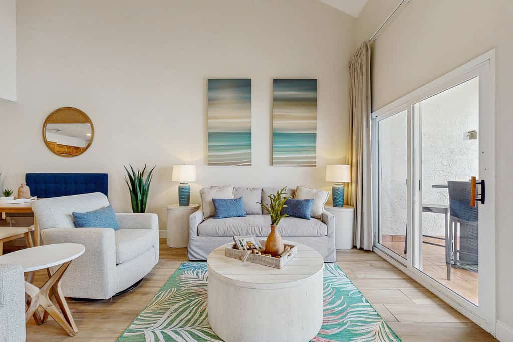 Newly-Remodeled Villa with Stunning Views and Free WiFi - Right on the Beach
