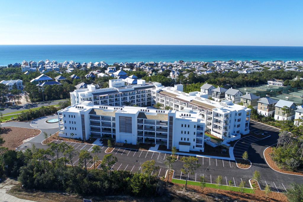 Modern condo with pool, hot tub, gym, wrap-around balcony, & AC