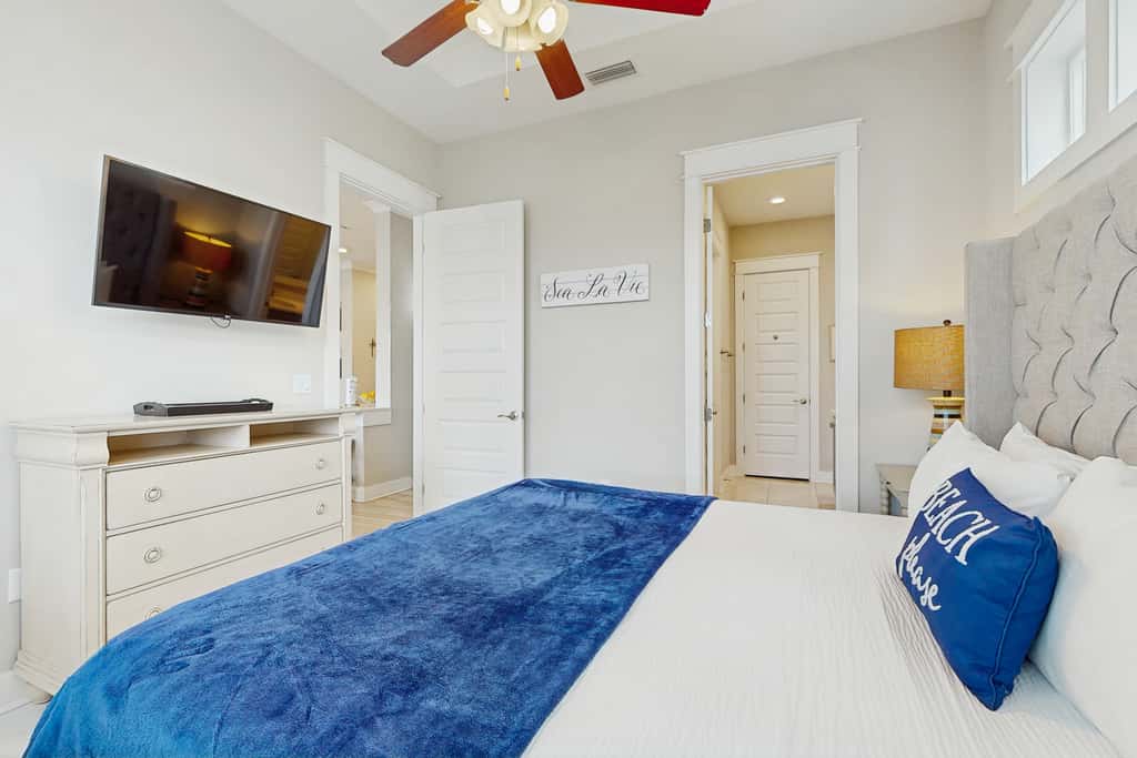 Luxury Prominence Gulf Escape with pool - walk to dining & shops