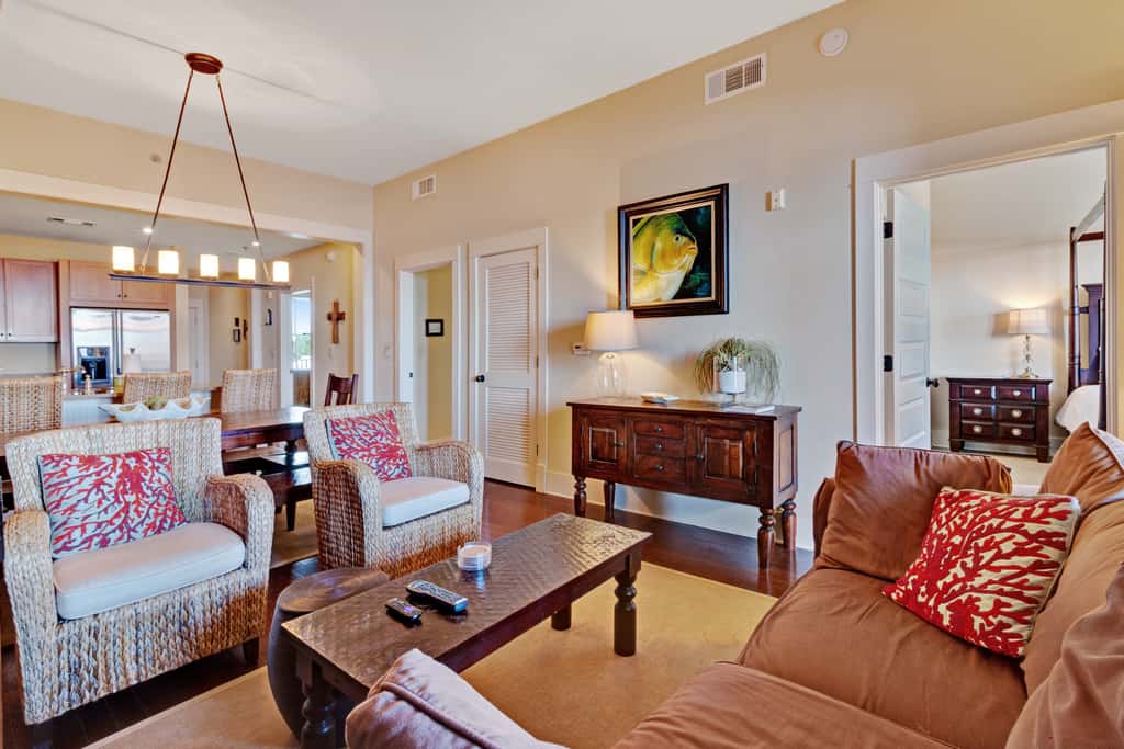 Stunning condo with washer/dryer, pool & convenient beach access