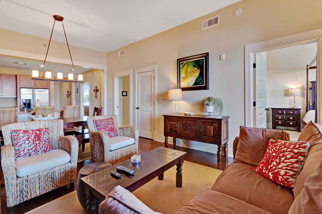 Stunning condo with washer/dryer, pool & convenient beach access