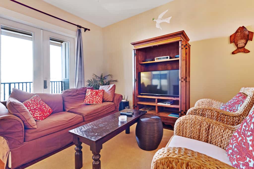 Stunning condo with washer/dryer, pool & convenient beach access