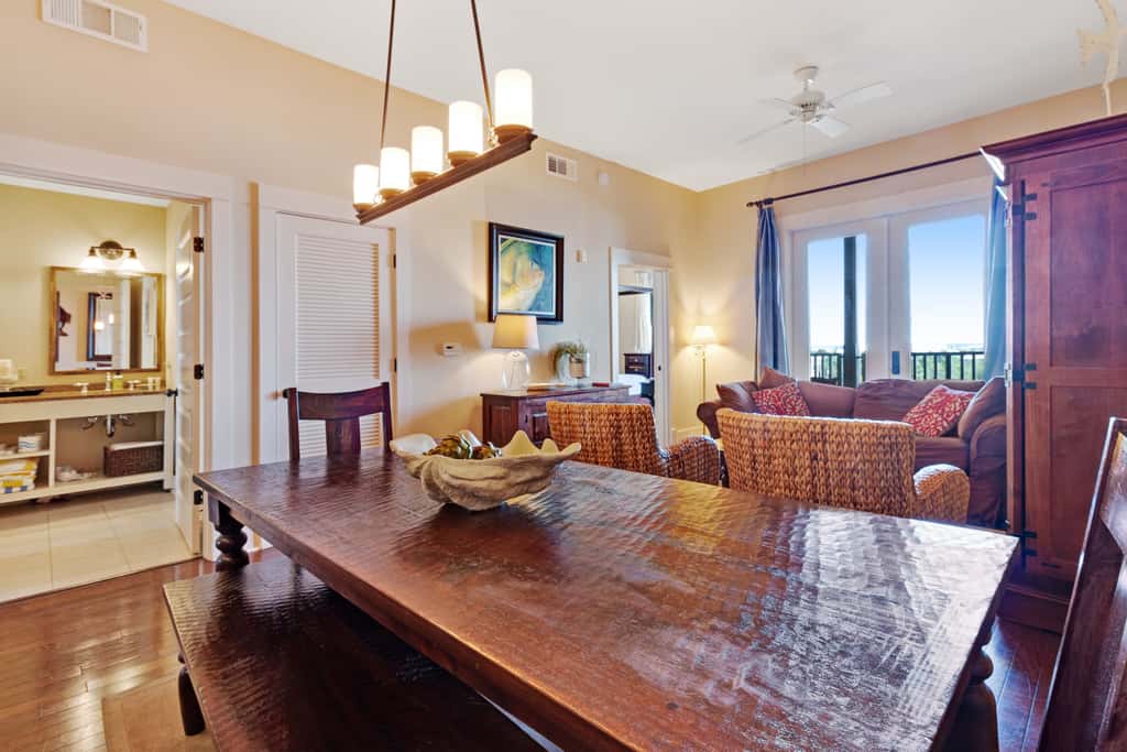 Stunning condo with washer/dryer, pool & convenient beach access