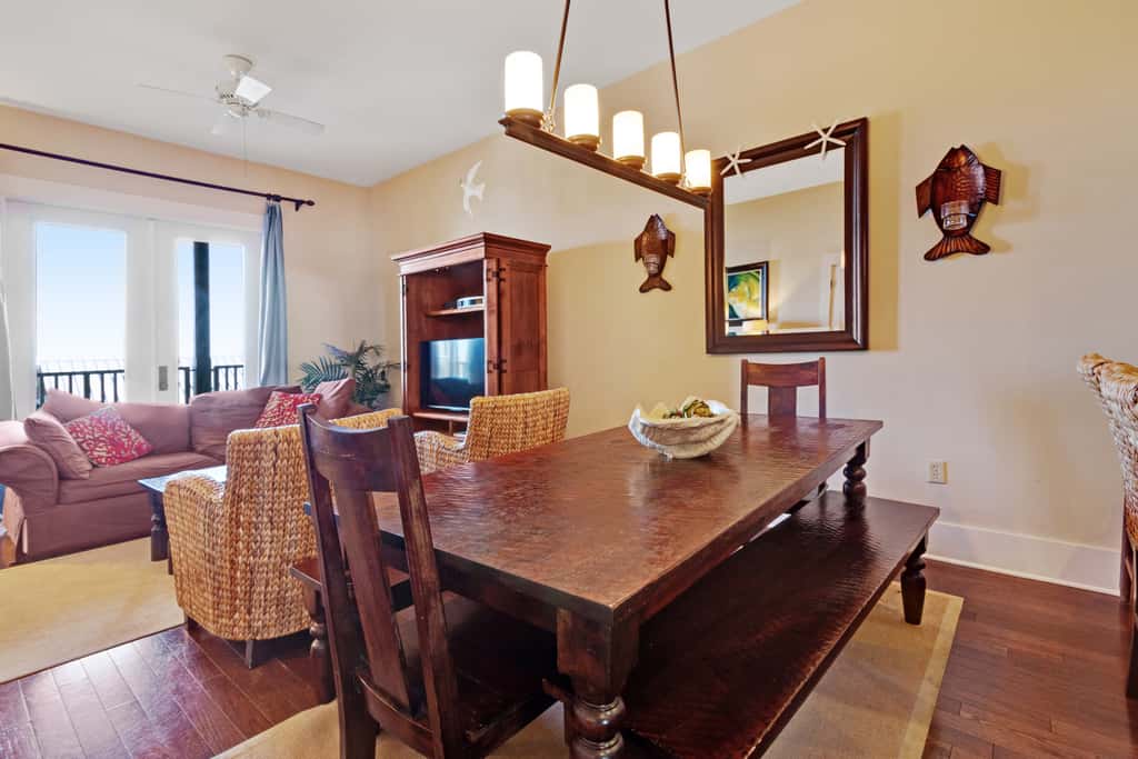 Stunning condo with washer/dryer, pool & convenient beach access