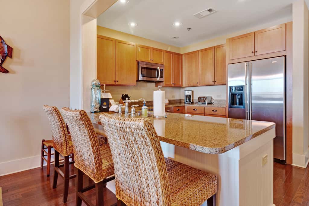 Stunning condo with washer/dryer, pool & convenient beach access