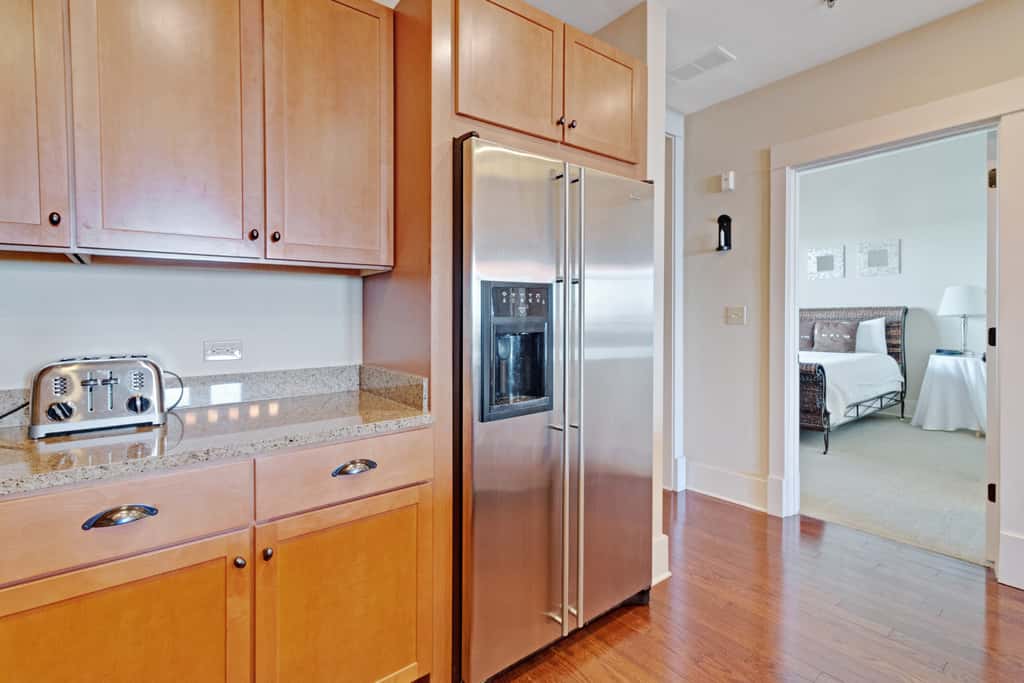 Stunning condo with washer/dryer, pool & convenient beach access