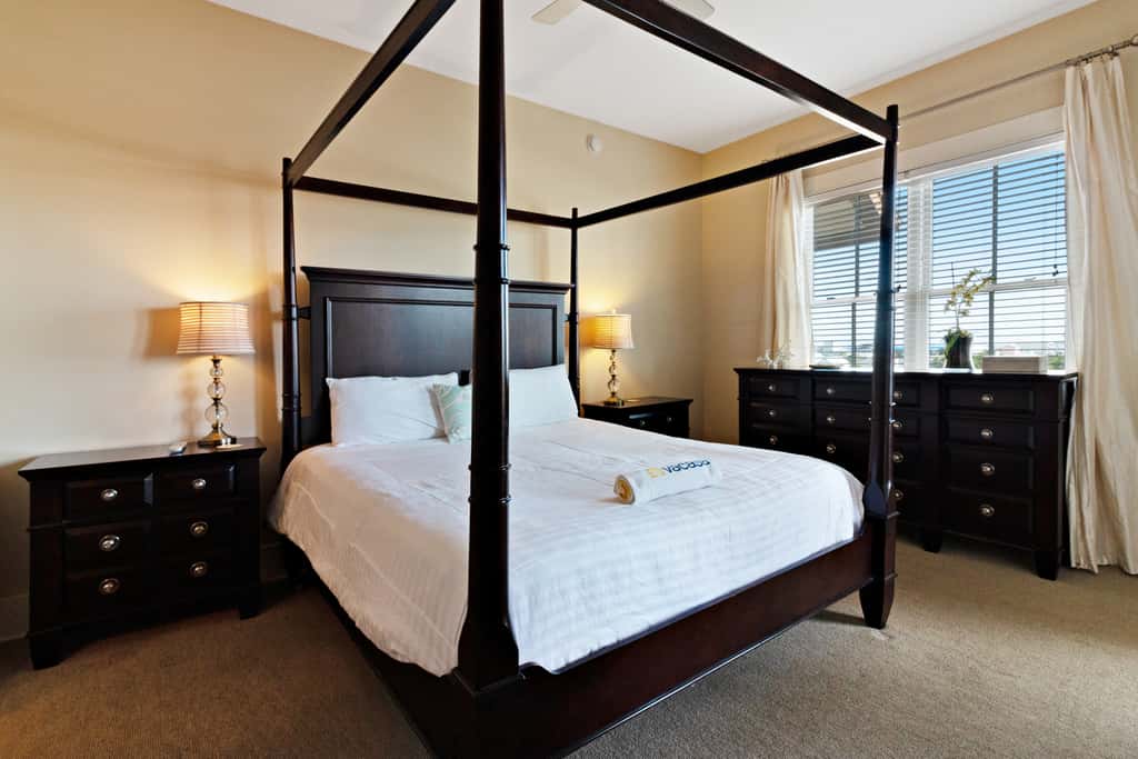 Stunning condo with washer/dryer, pool & convenient beach access