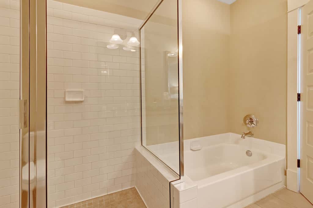 Stunning condo with washer/dryer, pool & convenient beach access