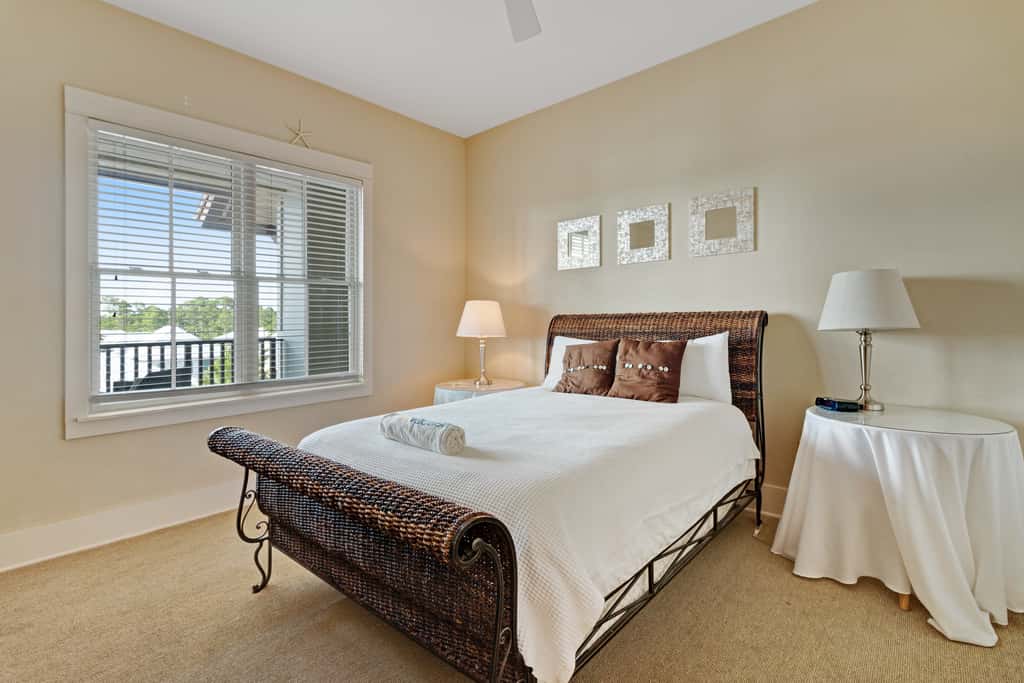 Stunning condo with washer/dryer, pool & convenient beach access