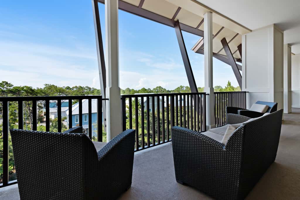 Stunning condo with washer/dryer, pool & convenient beach access