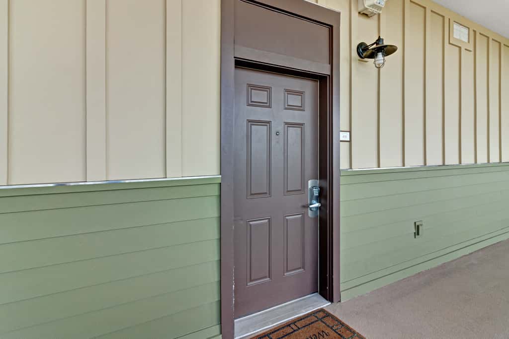 Stunning condo with washer/dryer, pool & convenient beach access