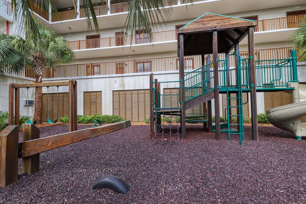 Stunning condo with washer/dryer, pool & convenient beach access