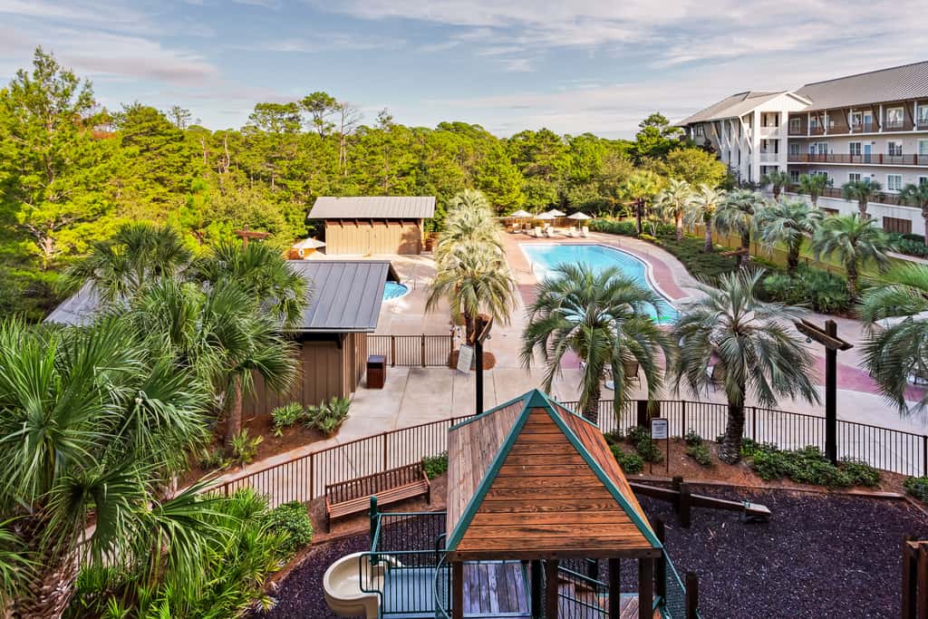 Stunning condo with washer/dryer, pool & convenient beach access