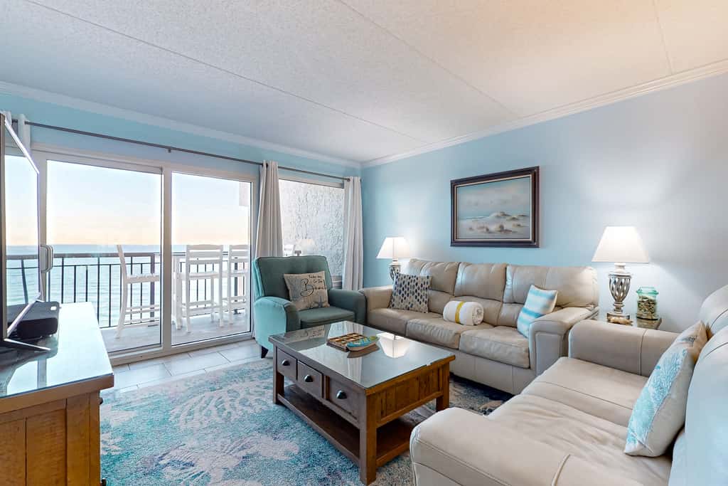 7th-floor, bright, open condo with Gulf-front views - close to everything