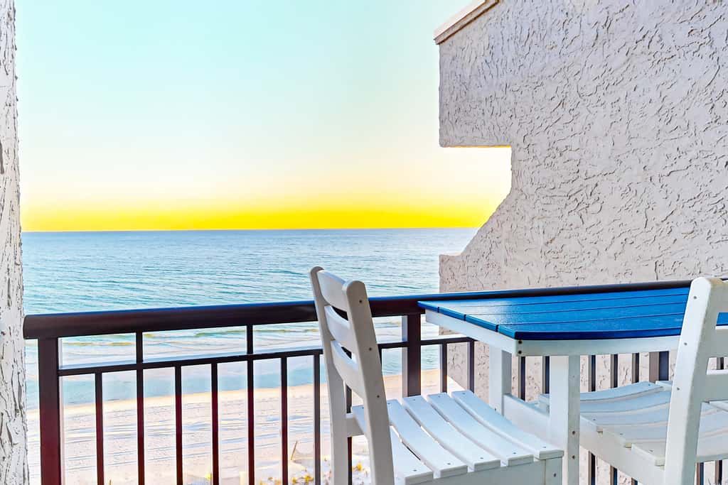 7th-floor, bright, open condo with Gulf-front views - close to everything