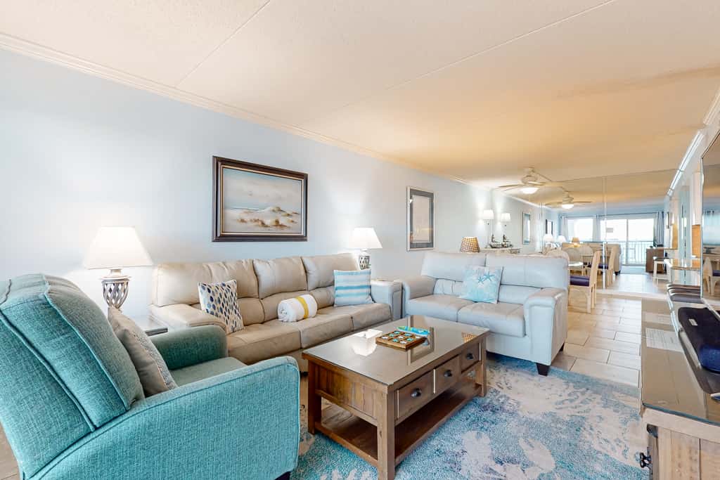 7th-floor, bright, open condo with Gulf-front views - close to everything