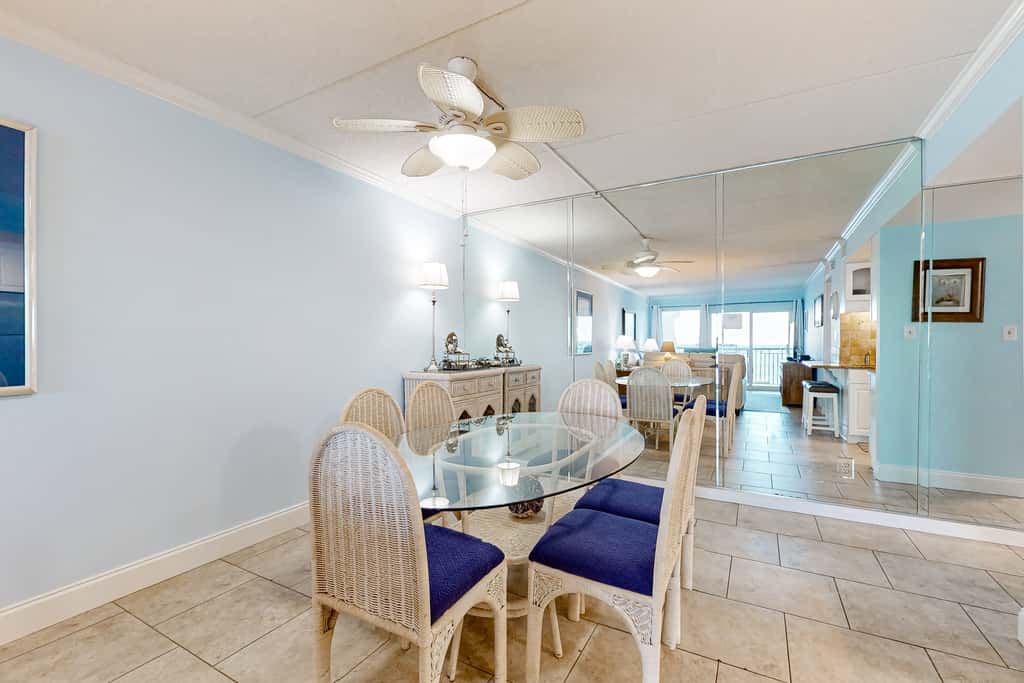 7th-floor, bright, open condo with Gulf-front views - close to everything