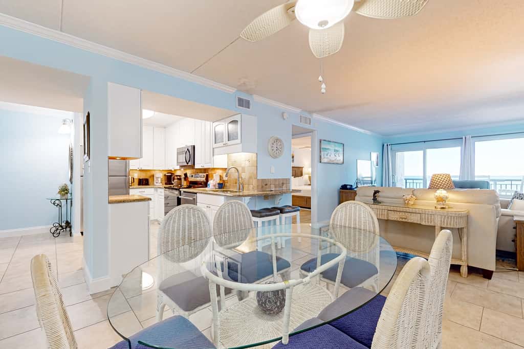 7th-floor, bright, open condo with Gulf-front views - close to everything