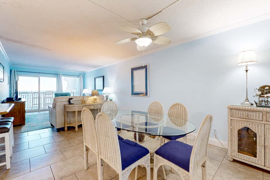 7th-floor, bright, open condo with Gulf-front views - close to everything