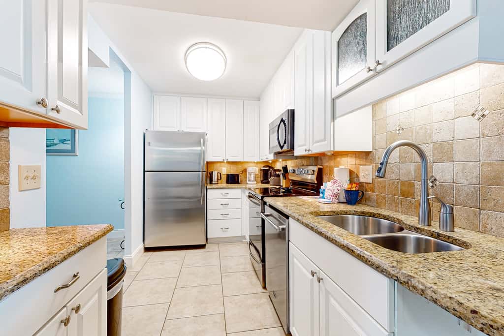 7th-floor, bright, open condo with Gulf-front views - close to everything