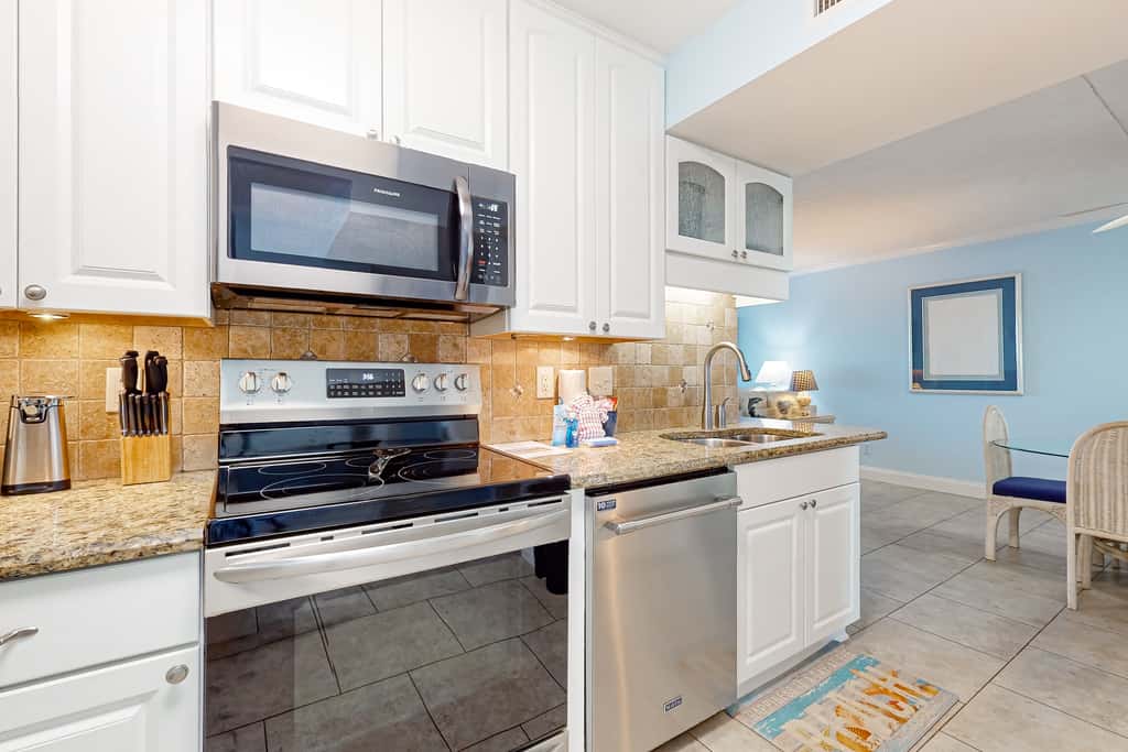 7th-floor, bright, open condo with Gulf-front views - close to everything